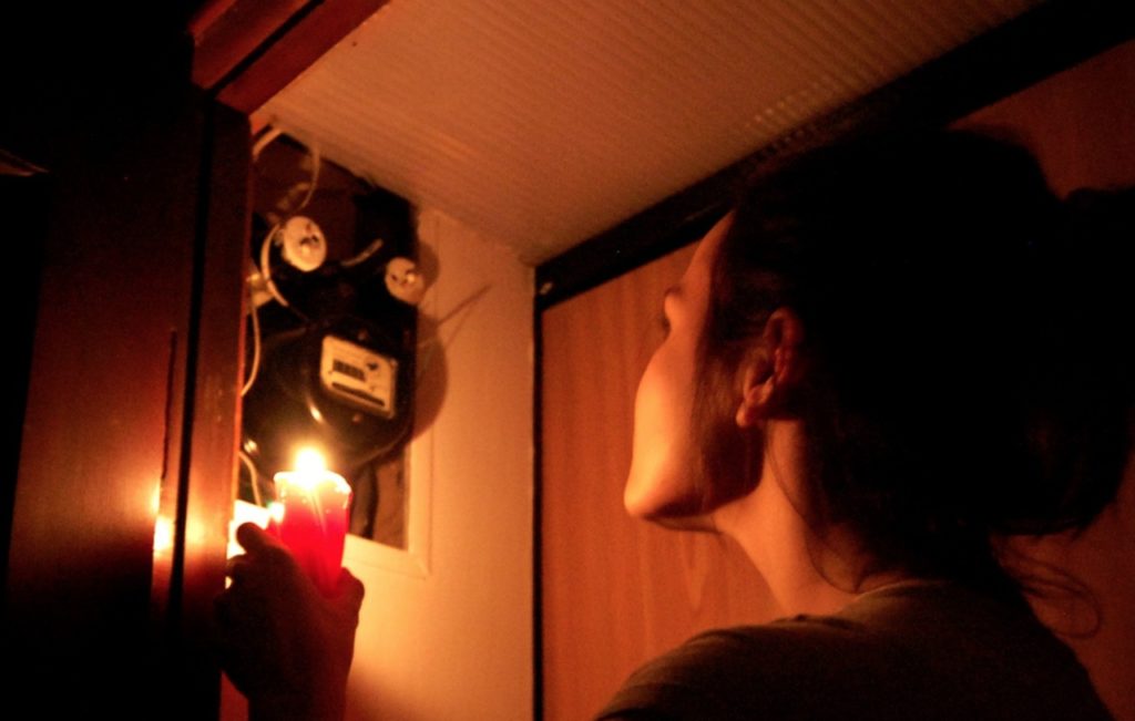 Внезапные отключения электричества угрожают безопасности жителей Костромской области