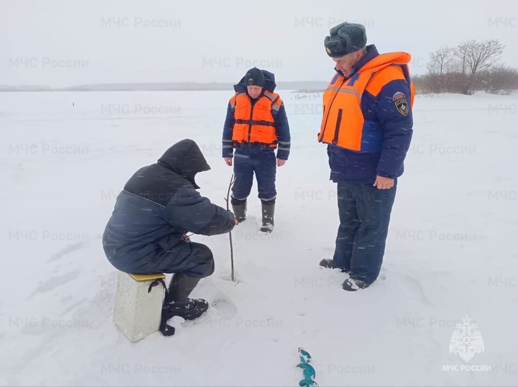Лед на костромских водоемах становится опасным