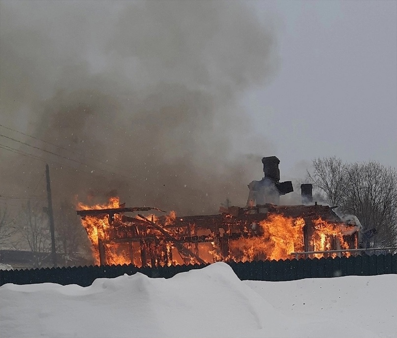 Две семьи остались без крыши над головой после пожара в Костромской области