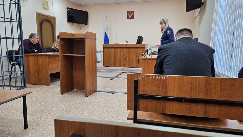 Директора муниципального предприятия судят за мошенничество и растрату в Костромской области