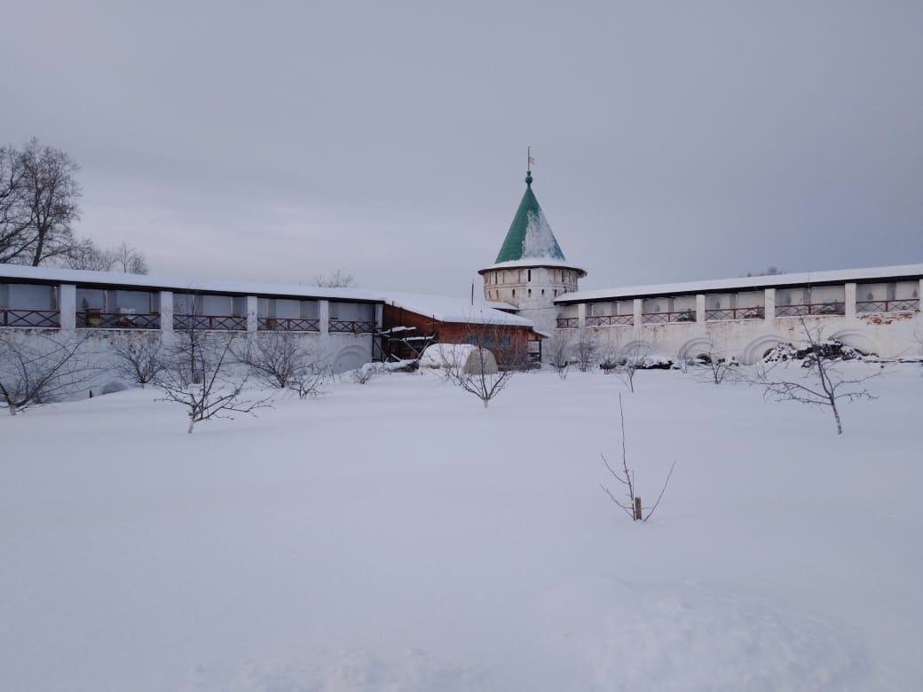 Костромской монастырь через суд заставляют снести небольшую пристройку