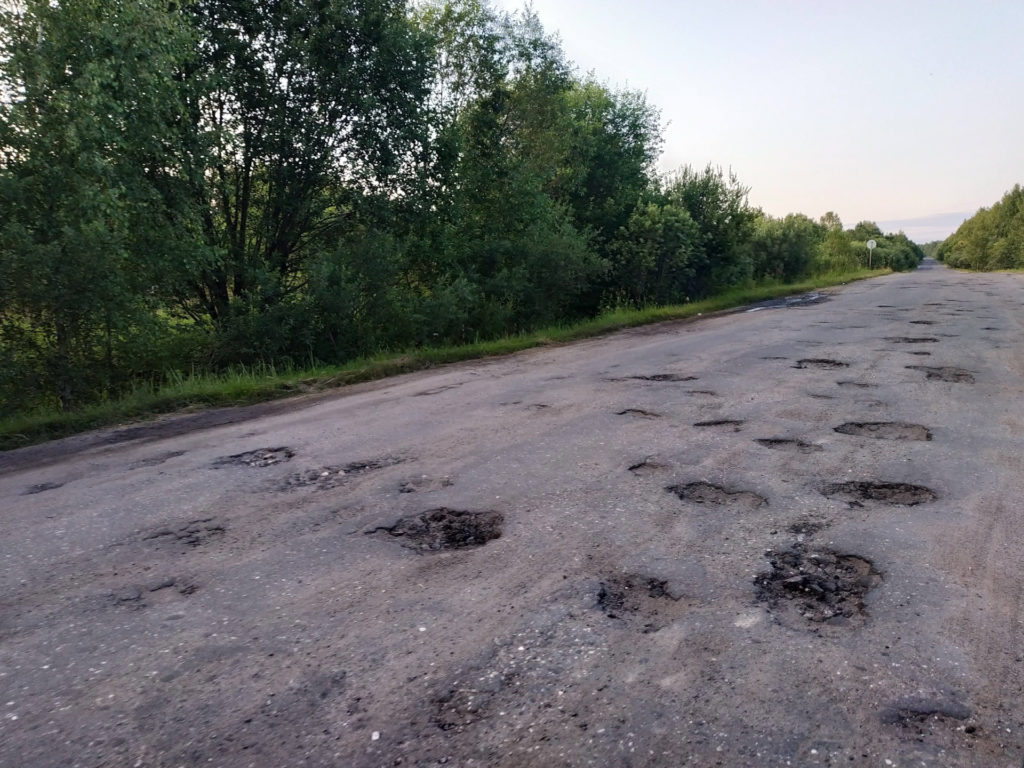 Небезопасную дорогу почти 20 лет не ремонтировали в Костромской области