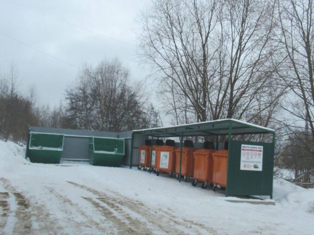 «Без опознавательных знаков»: жители города в Костромской области испортили контейнеры для раздельного сбора мусора
