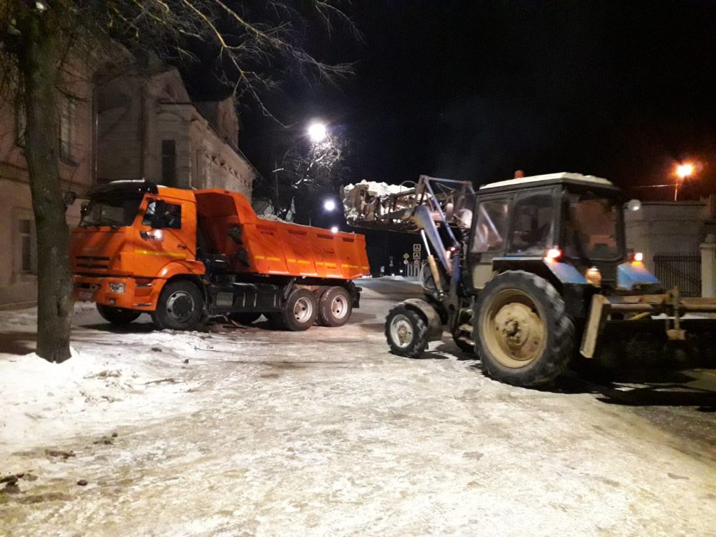 За выходные с костромских улиц вывезли более 30 тысяч кубометров снега