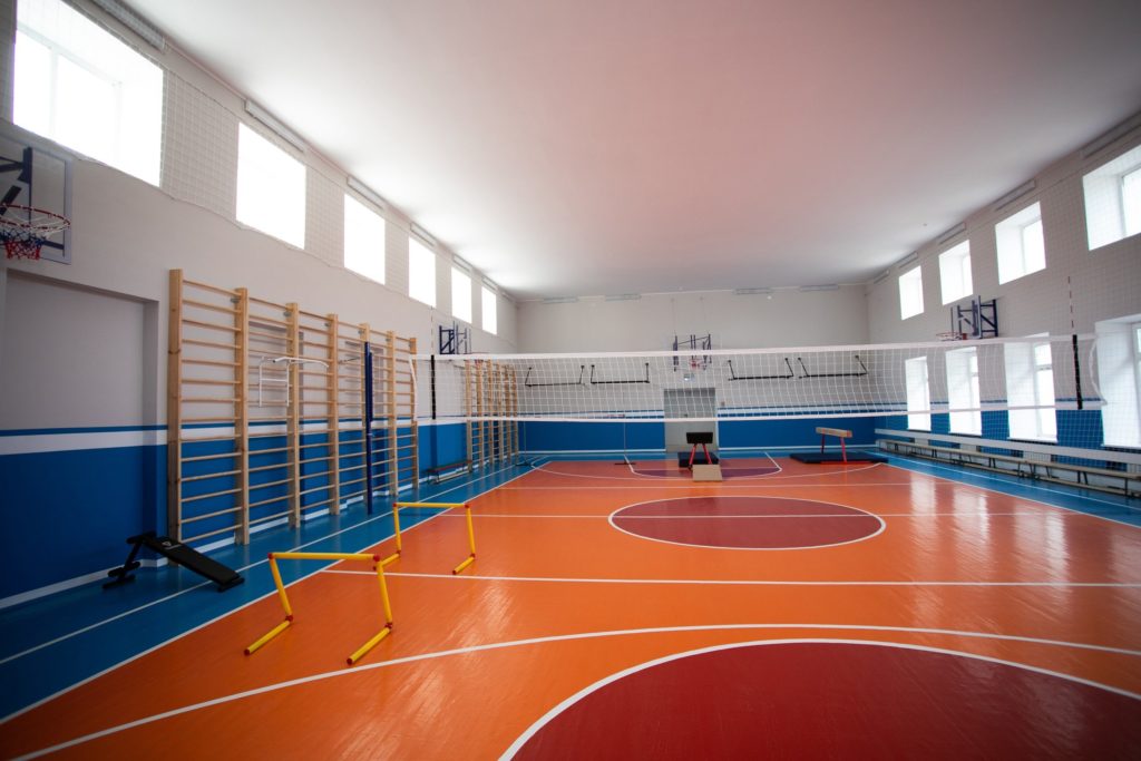 В нескольких костромских школах в этом году обновят спортзалы и уличные площадки