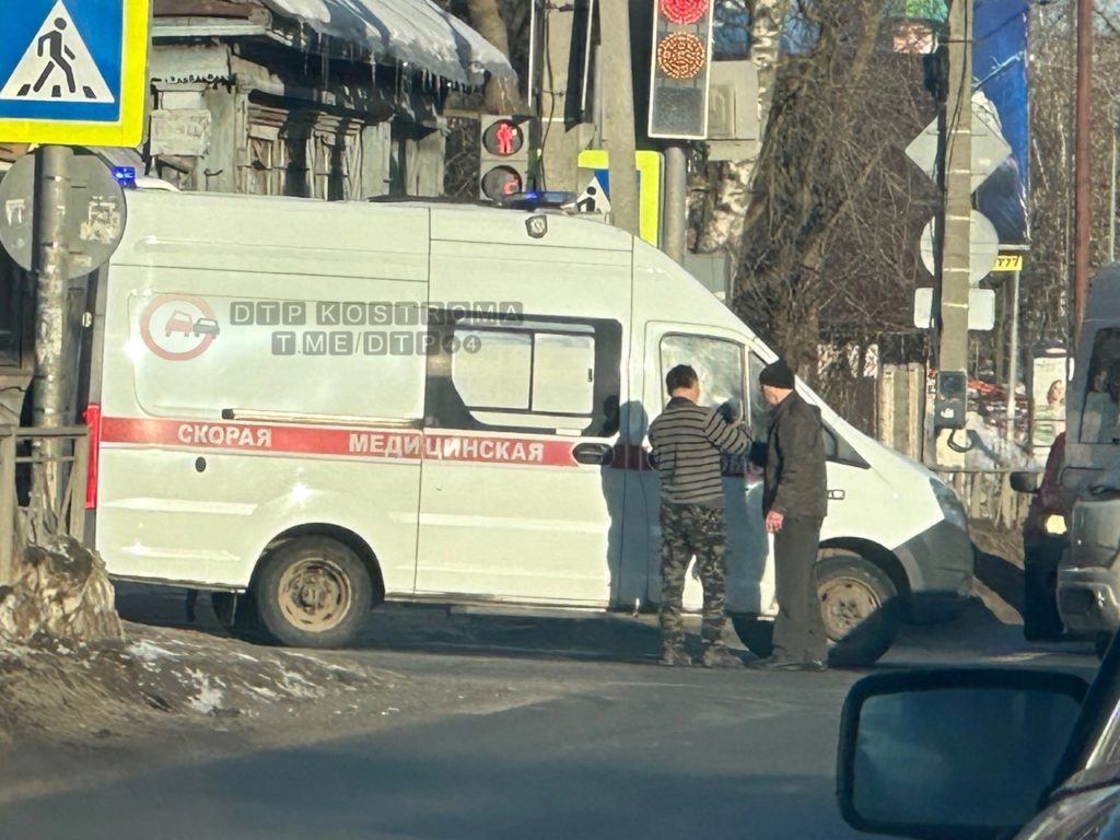 В Костроме на пешеходном переходе сбили мужчину (ВИДЕО)
