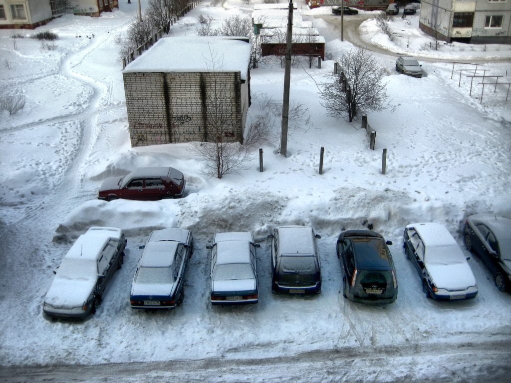 В Костроме отменили первые 9 штрафов за неправильную парковку во дворах