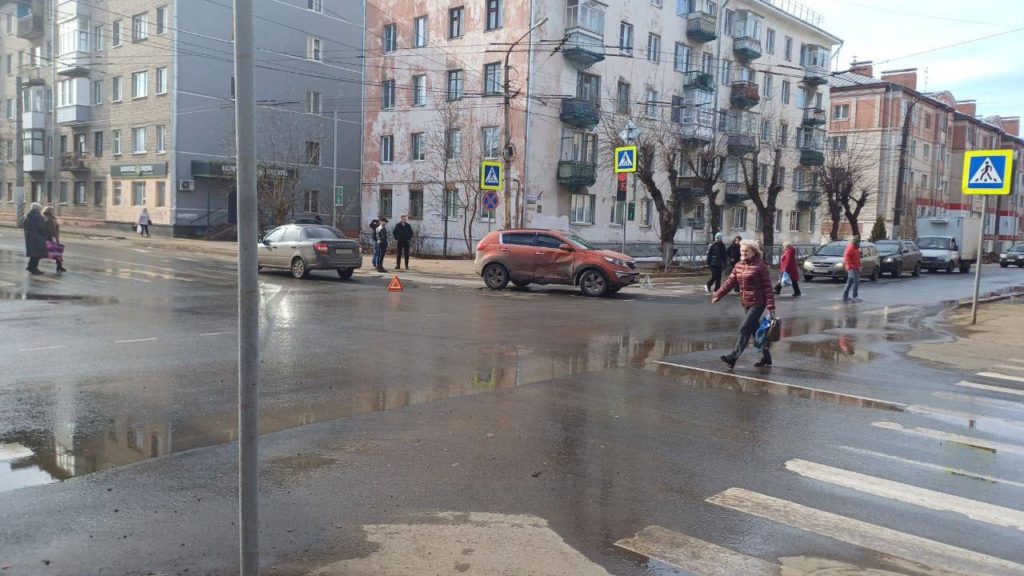 Проклятое место: на перекрестке улиц Симановского и Терешковой в Костроме произошло очередное ДТП