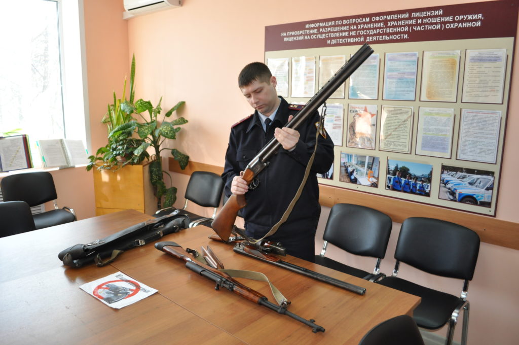 Костромская пенсионерка пришла в Росгвардию с ружьем