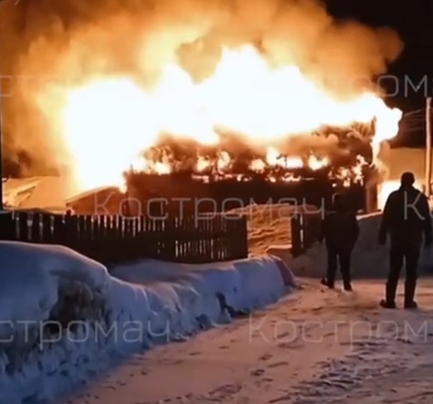 Отделался ожогами: 55-летний мужчина чудом выжил при пожаре в Костромской области