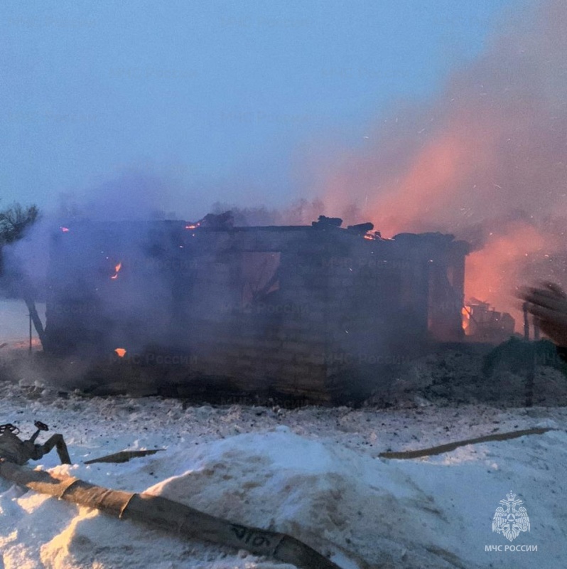 Многодетная семья осталась без крыши над головой после пожара в Костромской области