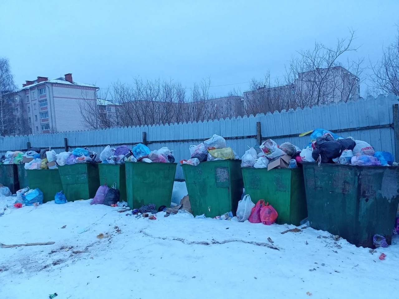 В Костромской области начались задержки с вывозом мусора