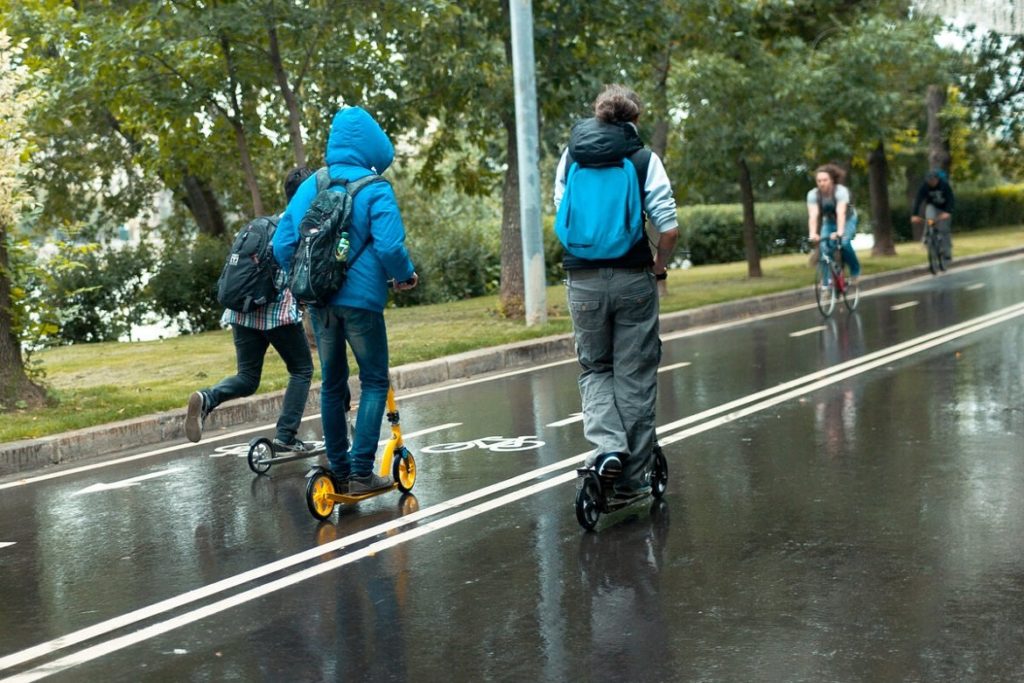 Костромские автополицейские напоминают об обеспечении безопасности юных велосипедистов и детей, использующих средства индивидуальной мобильности