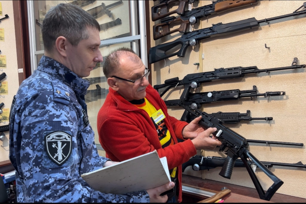 В Костроме проверяют владельцев оружия