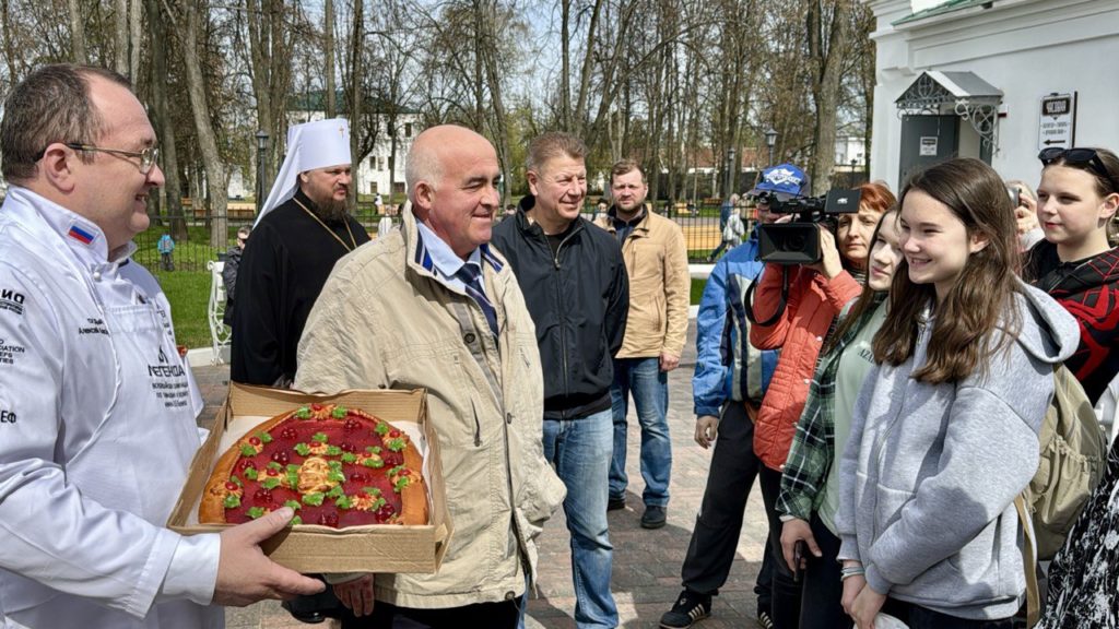 Костромичам предлагают ценные подарки за фотографии на фоне российского триколора