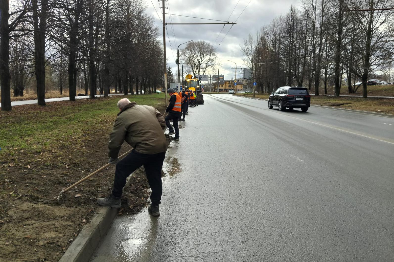 В Костроме 124 километра улиц очистили от грязи и мусора