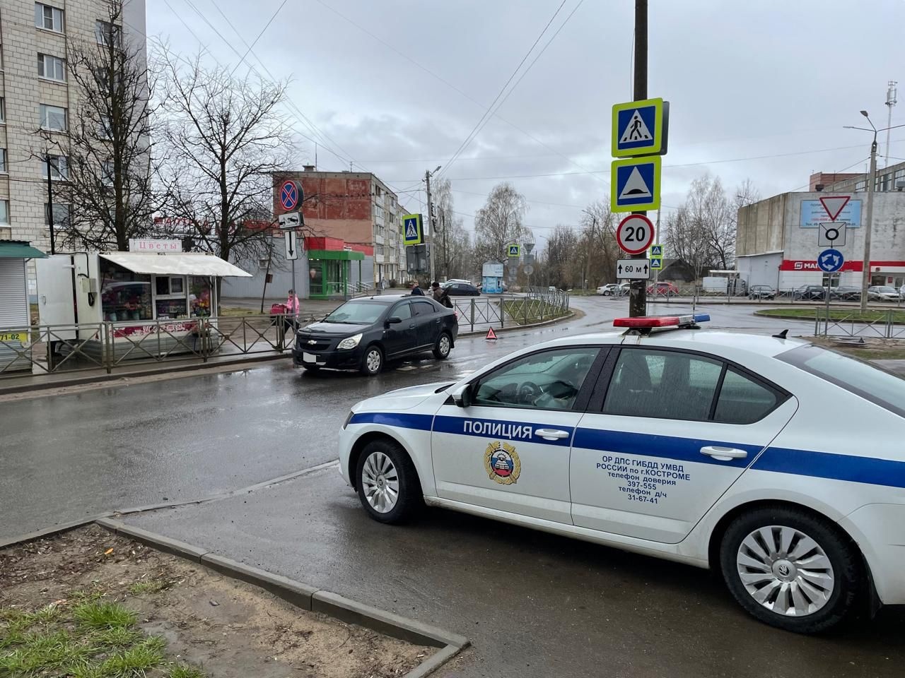 Автомобиль сбил коляску с 2-летним ребенком в Костроме