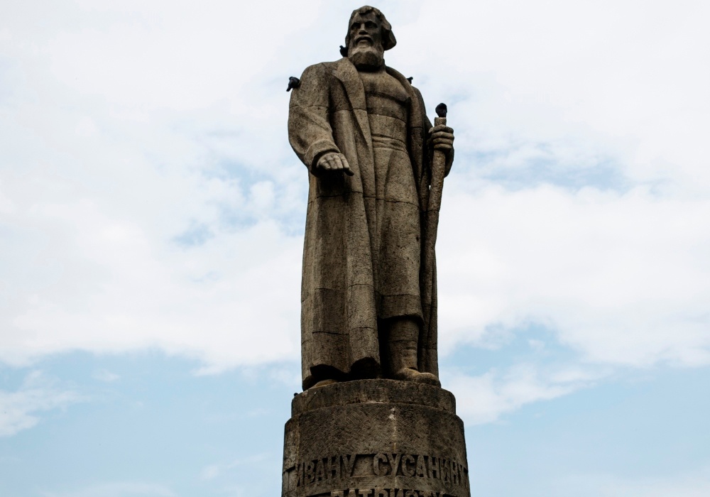 В Костроме плохо следили за сохранностью памятника Ивану Сусанину