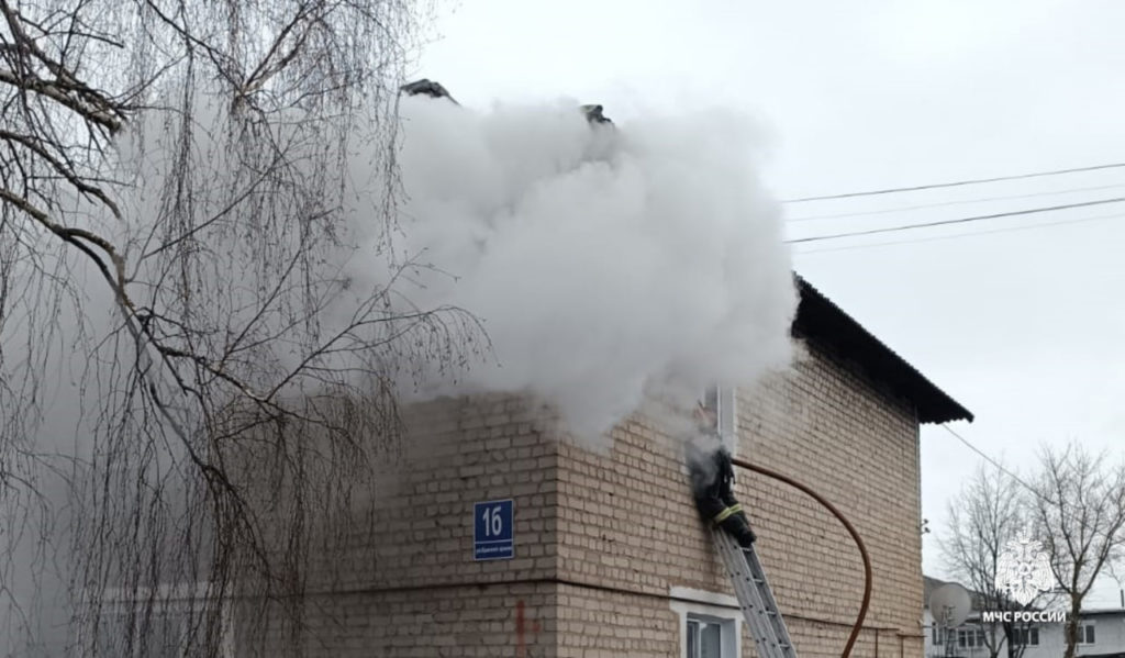 В Костромской области из-за зарядки для телефона загорелся многоквартирный дом