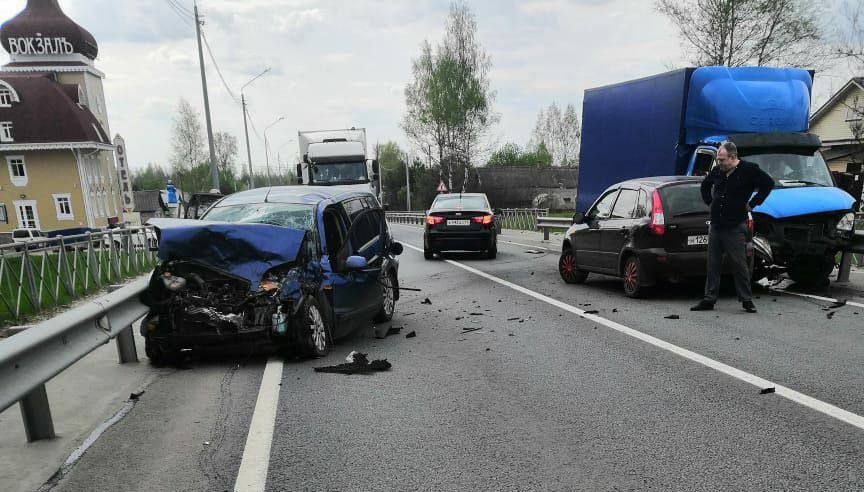 В аварии под Костромой пострадали двое несовершеннолетних