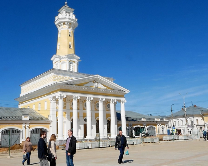 Каблуки можно не снимать: неровную плитку в центре Костромы обещают утрамбовать