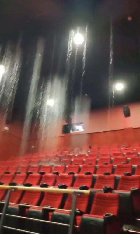 В Костроме затопило самый большой кинотеатр