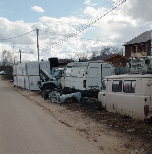 Городские власти пообещали разобраться с костромским кладбищем машин