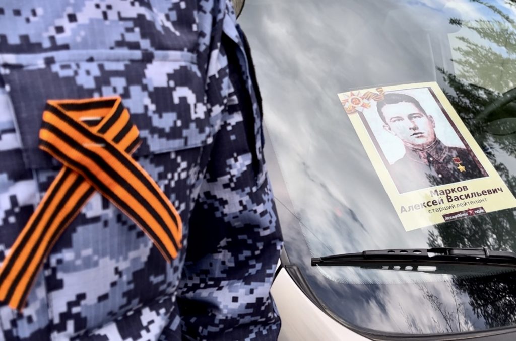 Кострому патрулируют автомобили с портретами героев Великой Отечественной войны