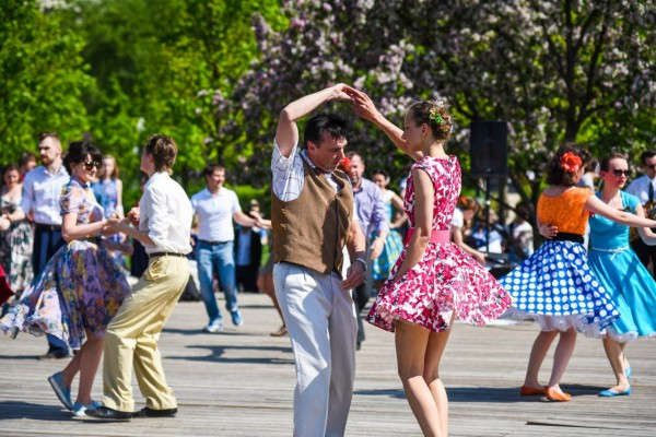В Костроме открывается сезон танцев в парках