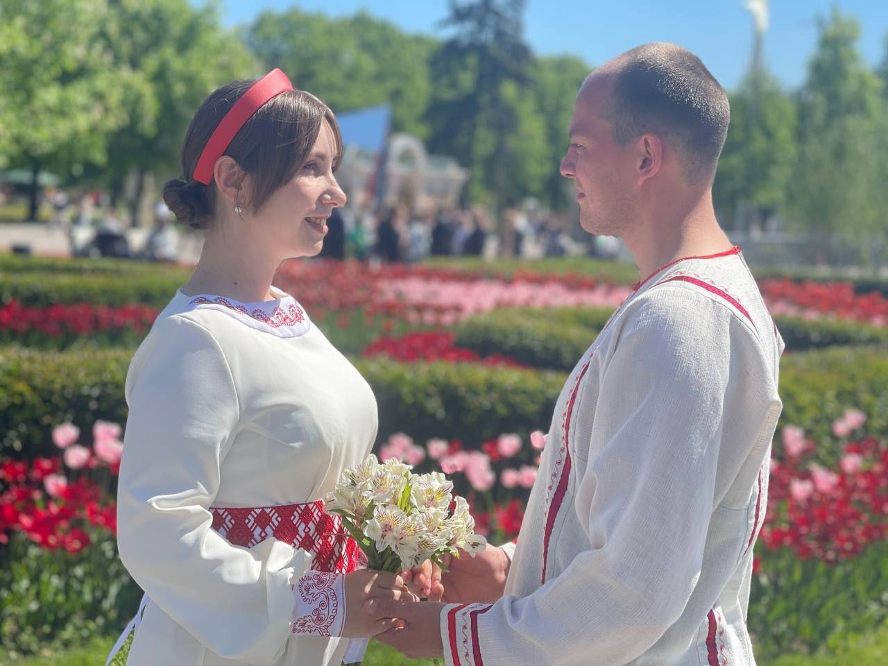 Еще одна костромская пара поженилась на свадебном фестивале в Москве