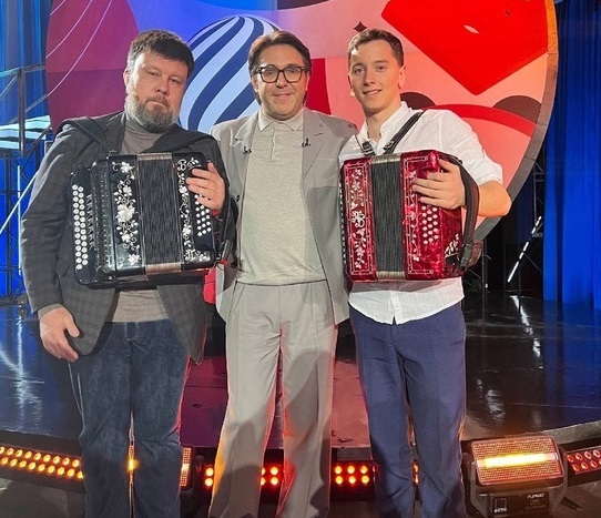 Костромской гармонист выступил в шоу Андрея Малахова на канале «Россия»