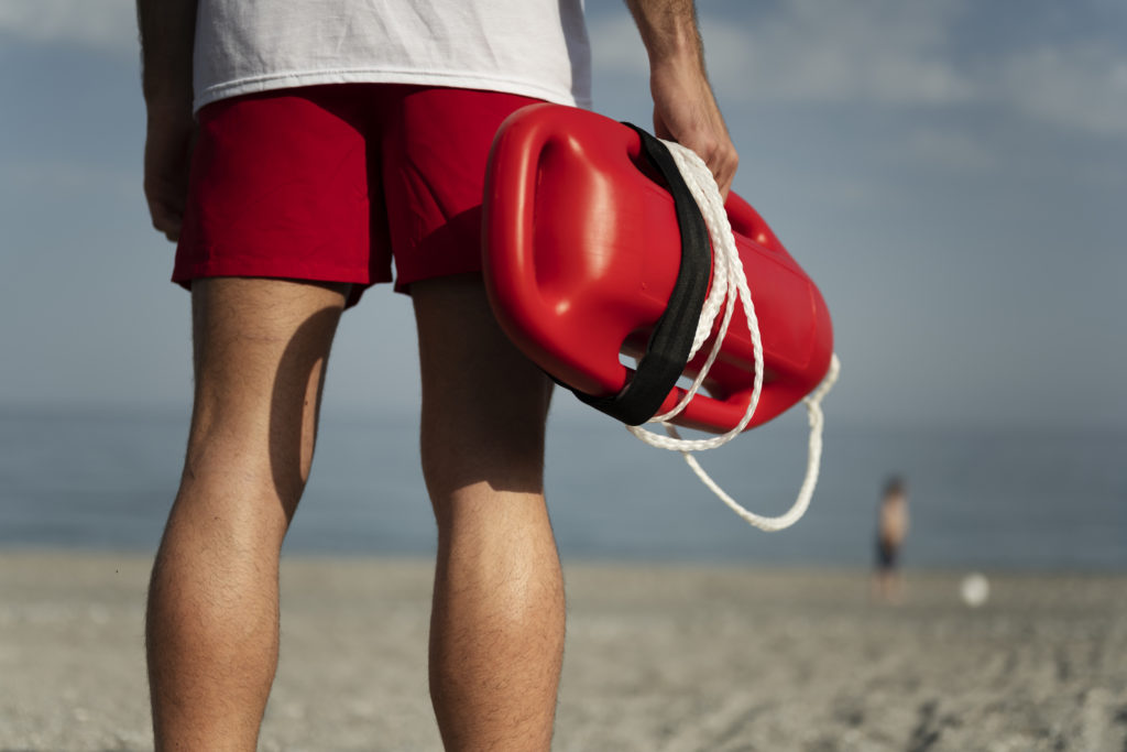 На костромские пляжи нужны молодые и сильные спасатели
