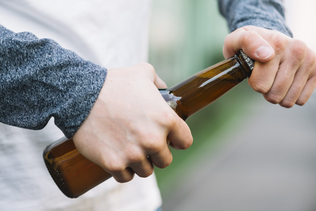 Костромичи могут пожаловаться на незаконную продажу алкоголя