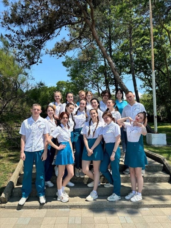 Костромские студенты работают вожатыми в легендарном «Орленке»