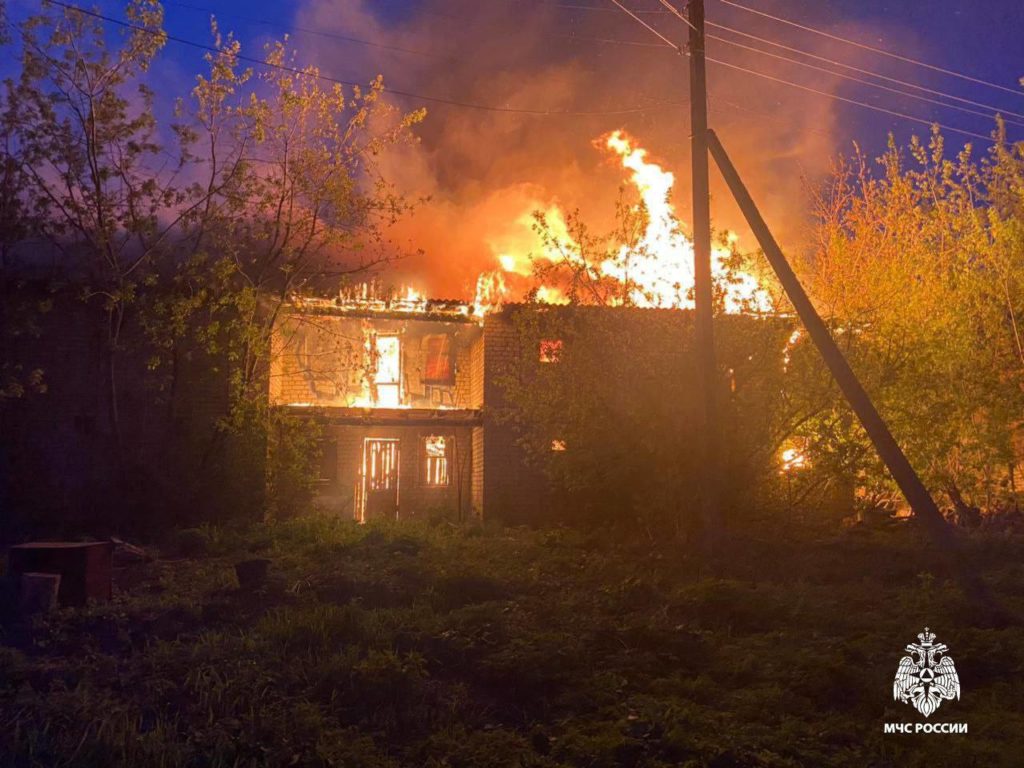 В самом центре Костромы произошел сильный пожар