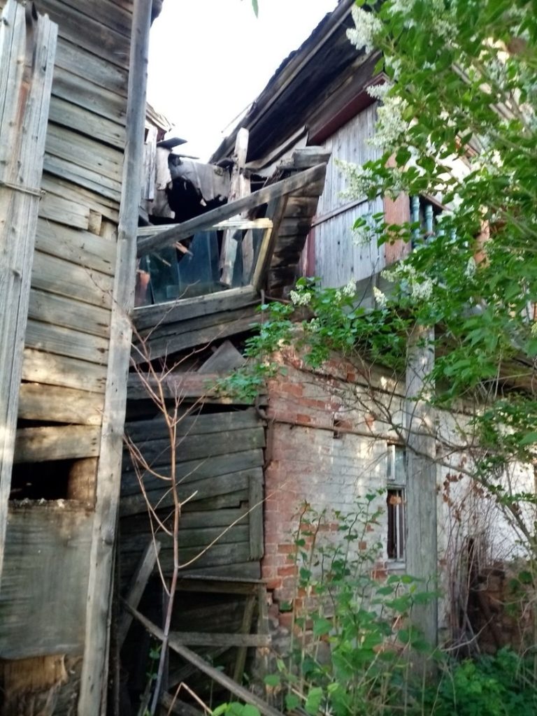 В центре Костромы стремительно разрушается объект культурного наследия XIX  века - Logos44