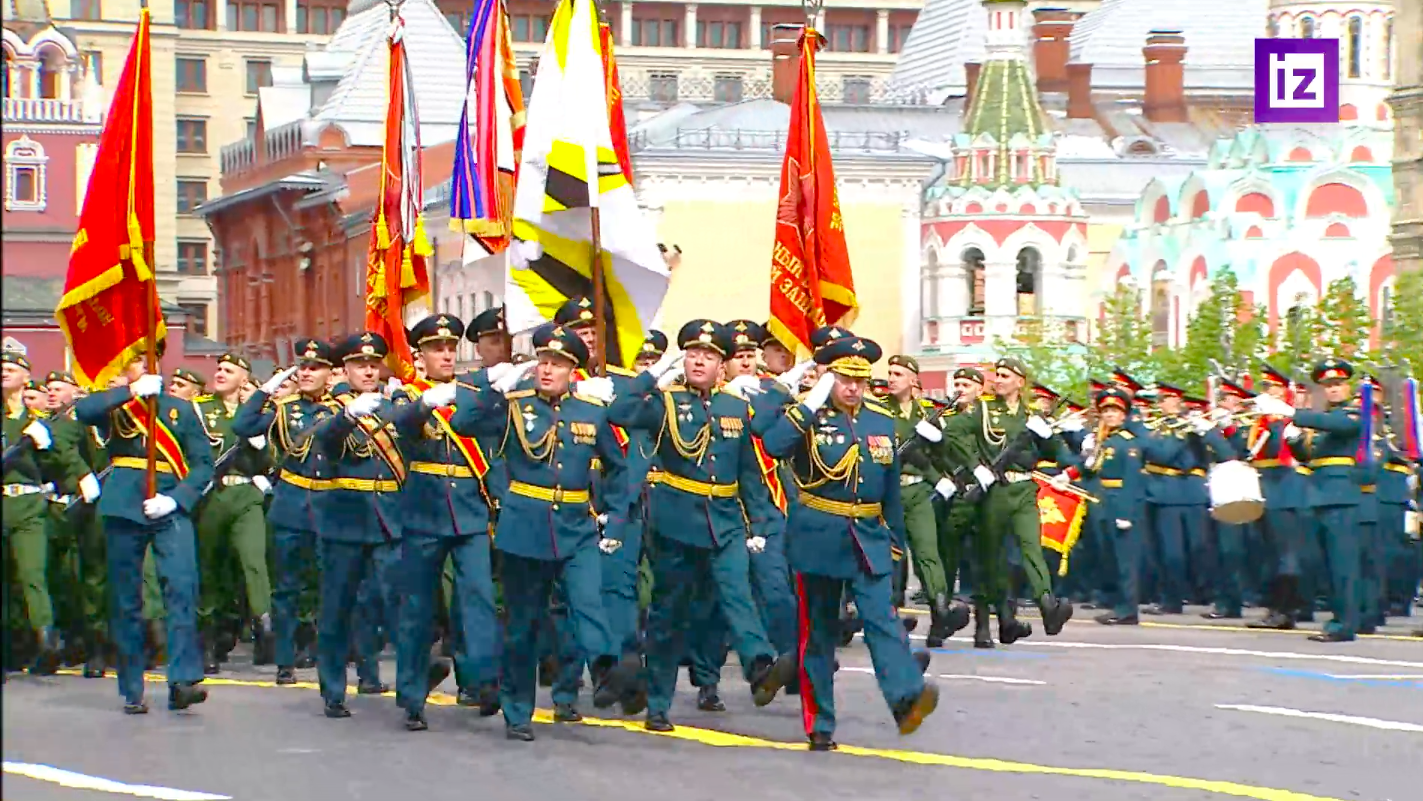 Костромские курсанты строем прошли по Красной площади