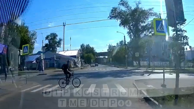 Костромские подростки на велосипедах гоняют по дорогам