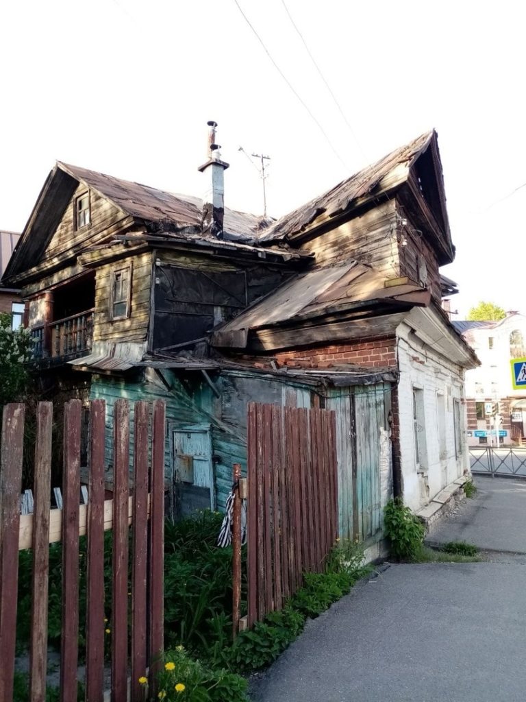 В центре Костромы стремительно разрушается объект культурного наследия XIX  века - Logos44