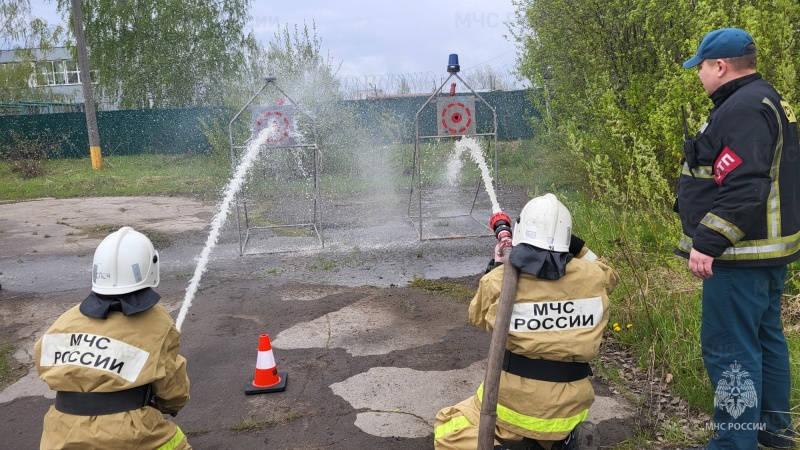 Костромские школьники стали настоящими пожарными