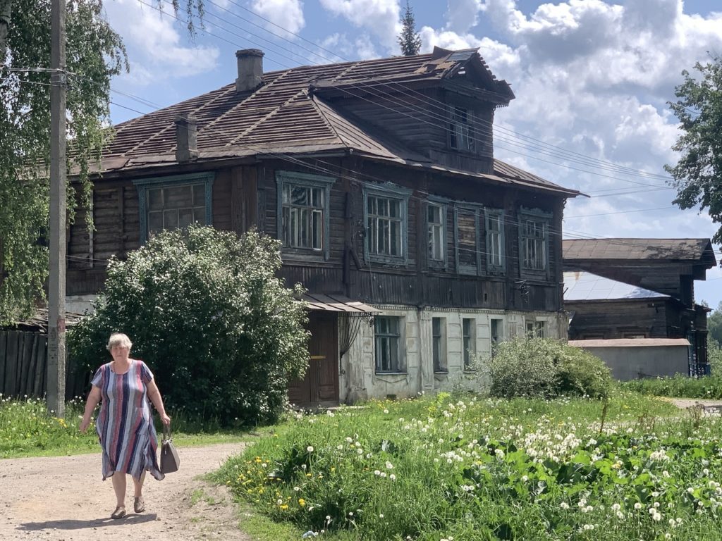 Бывшую штаб-квартиру НКВД уничтожают в Костромской области