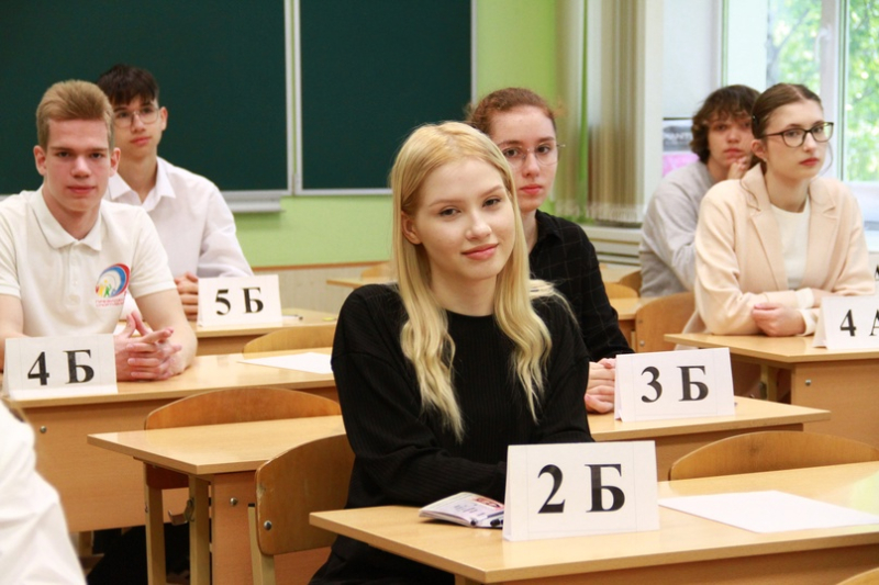 14 костромских выпускников сдали ЕГЭ по русскому и математике на 100 баллов