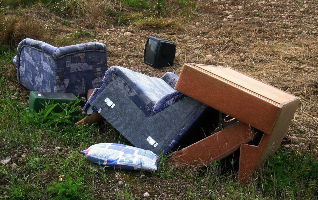 В Костромской области начали штрафовать за мусор во дворах
