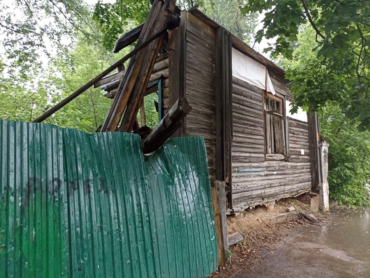 Костромичи довели старинное здание до состояния руин (ФОТО) | 26.06.2024 |  Кострома - БезФормата