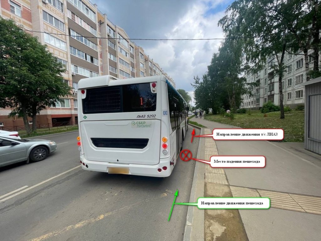 Женщина чуть не попала под автобус в Костроме