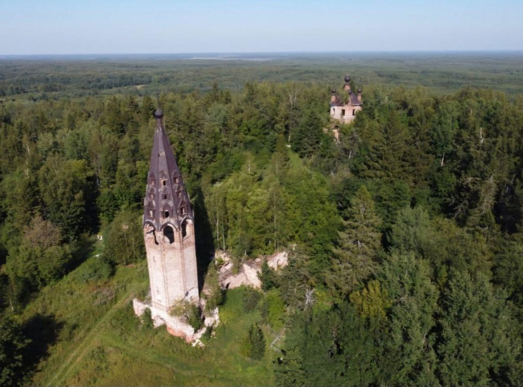 Полуразрушенную костромскую церковь на высоком холме хотят законсервировать