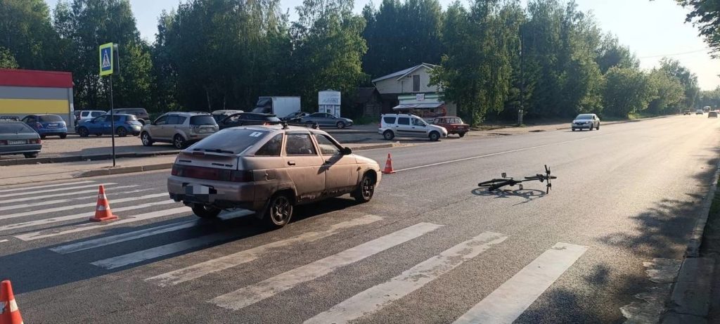 В Костроме на «зебре» сбили детей с велосипедом и самокатом