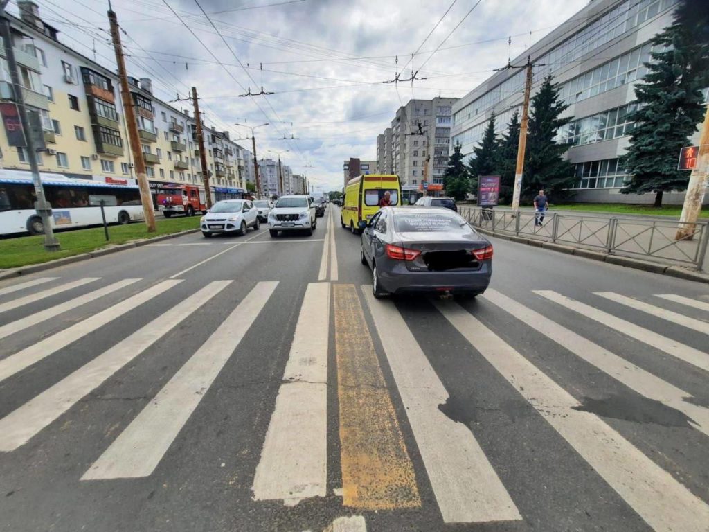 Таксист сбил 10-летнего ребенка на пешеходном переходе в Костроме