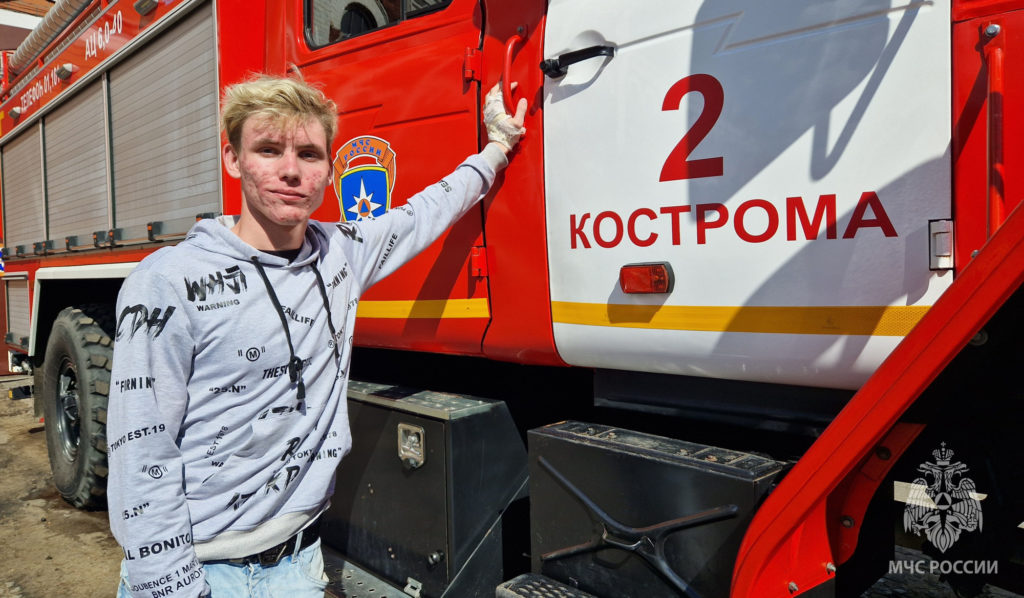 В Костроме 18-летний парень вынес годовалую малышку из горящего дома