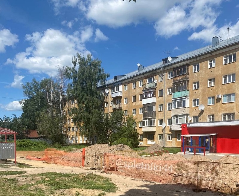 «Раскопали и забыли»: последствия ремонта теплосетей на улице Козуева в Костроме обещают устранить до конца июля
